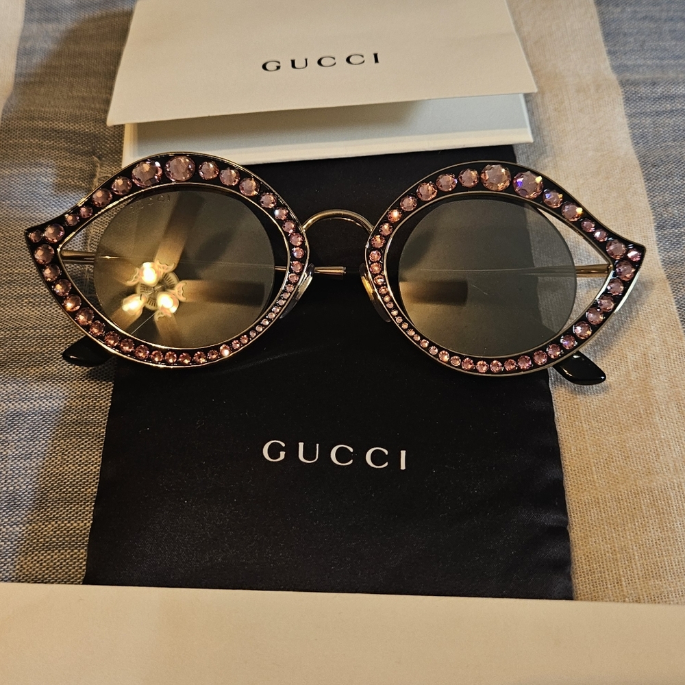 Gucci Cat Eye crystal Sunglasses 100% Authentic